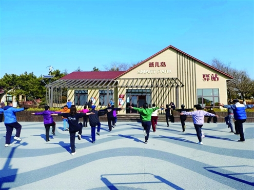 在青岛市市南区澳门路社区,螳螂拳成为融入家家户户文化生活的重要组成部分